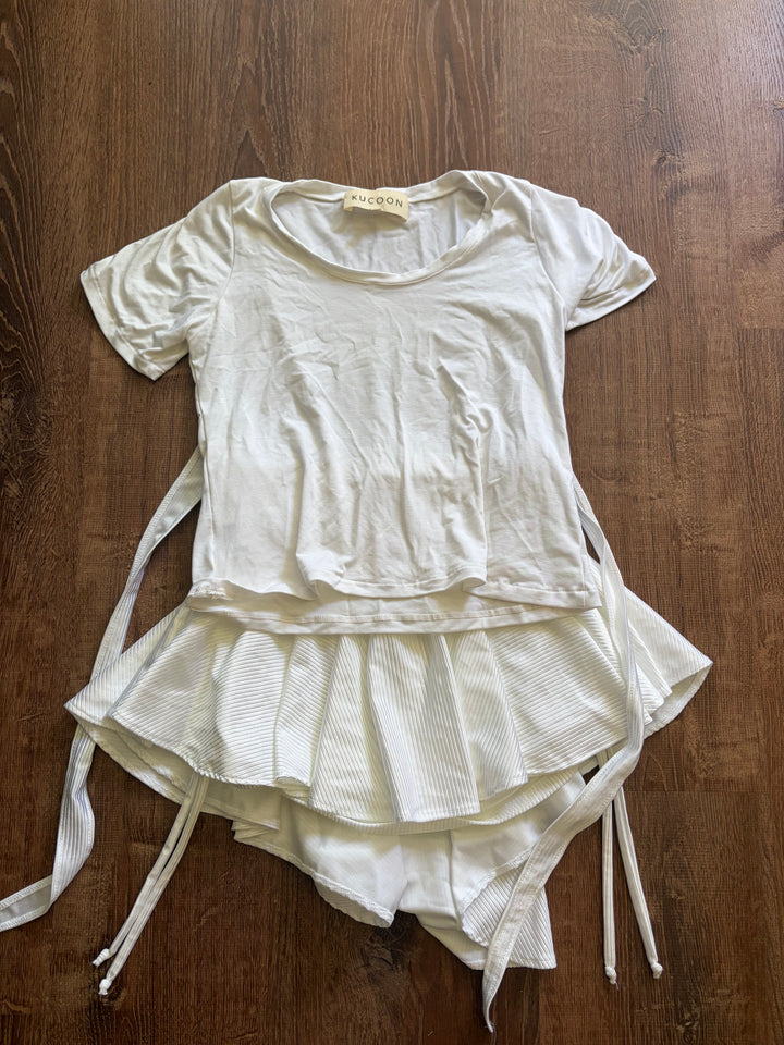 White T (knot) &amp; Ruffled nylon white skirt set