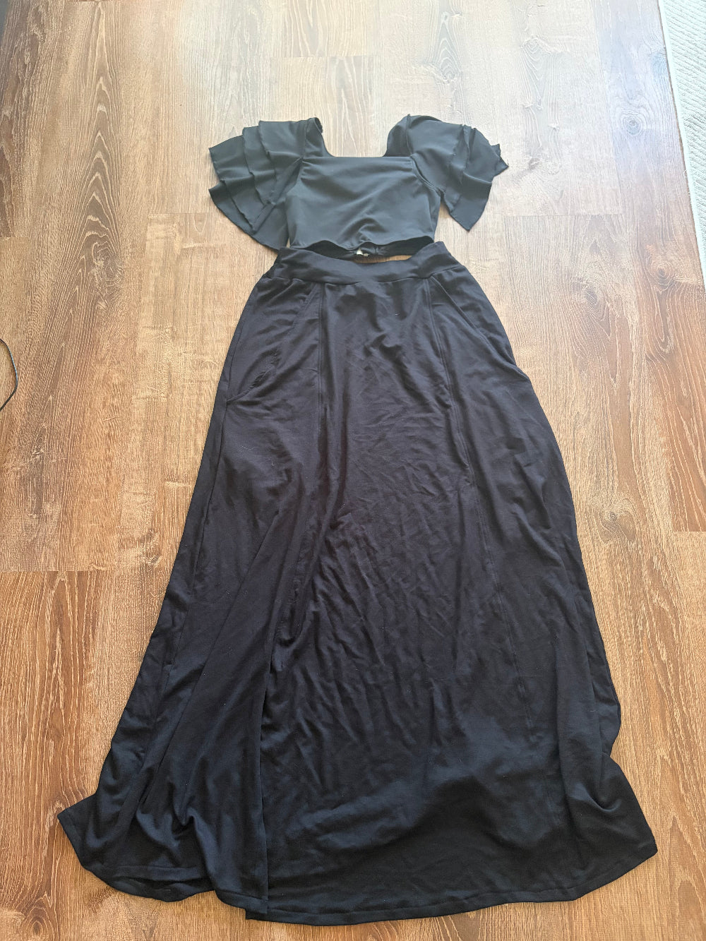 two pieces set cropped top and high waisted long skirt with pockets